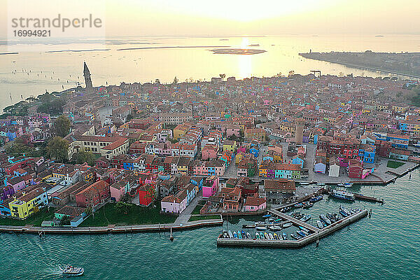 Luftaufnahme der Insel Burano  Lagune von Venedig  UNESCO-Weltkulturerbe  Venetien  Italien  Europa