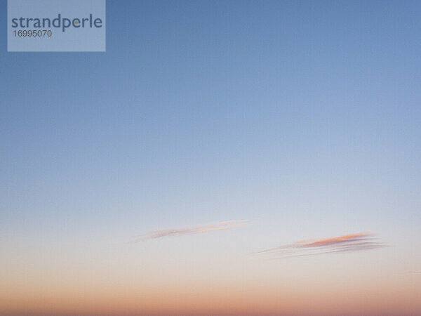 Blau und rosa Sonnenuntergang Himmel