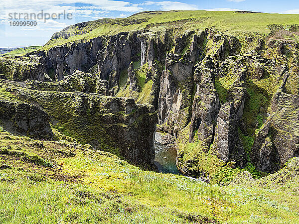 Aussicht auf die Fjadrargljufur-Schlucht