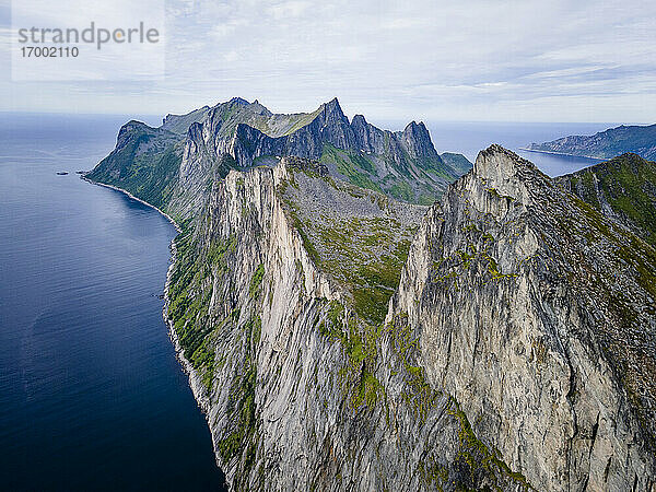 Felsige Berglandschaft bei Segla  Norwegen