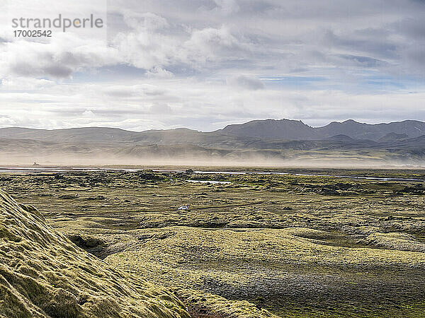 Landschaftsbild mit Sandsturm gegen bewölkten Himmel  Lakagigar  Island