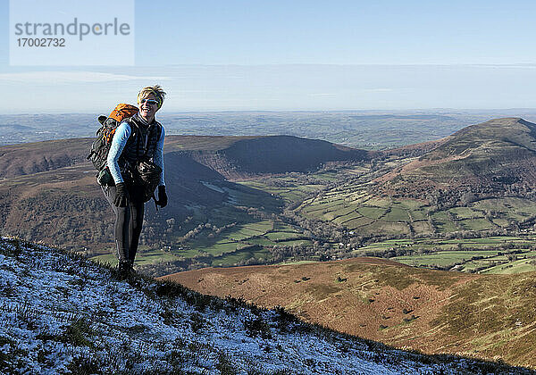 Wanderin auf dem Berg von Crickhowell in den Brecon Beacons  Wales  UK