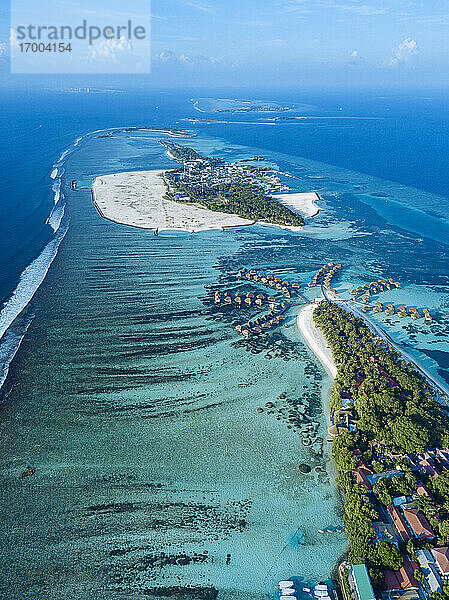 Malediven  Kaafu Atoll  Luftaufnahme der Insel Huraa