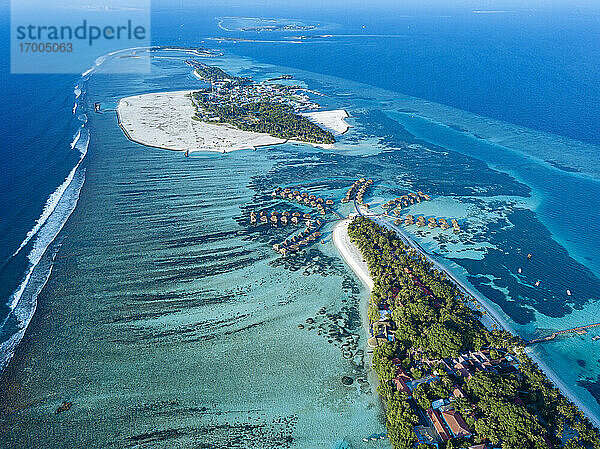 Malediven  Kaafu Atoll  Luftaufnahme der Insel Huraa