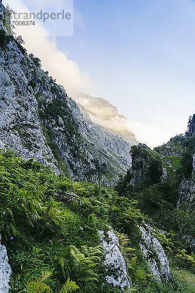 Panoramablick auf den Berg Picos De Europa gegen den Himmel  Asturien  Spanien