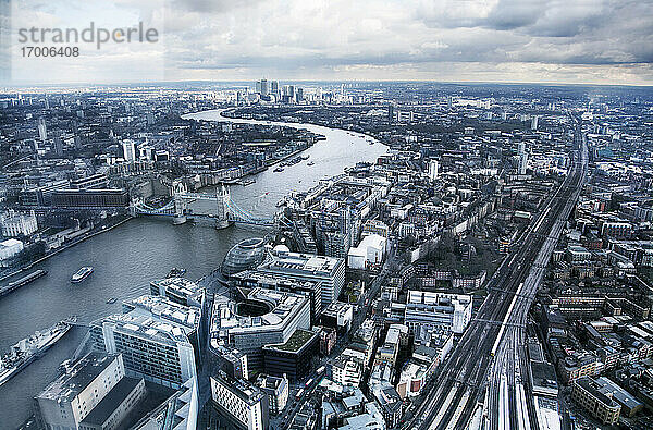 Vereinigtes Königreich  London  Canary Wharf  Tower Bridge und Themse  Luftaufnahme