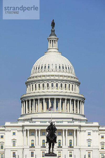 USA  Washington DC  Kapitol der Vereinigten Staaten und Ulysses S. Grant-Denkmal