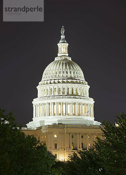USA  Washington DC  Kuppel des Kapitols der Vereinigten Staaten bei Nacht