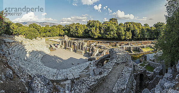 Albanien  Kreis Vlore  Butrint  Panorama des antiken Theaters von Buthrotum