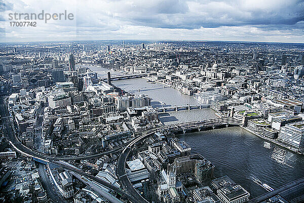 Vereinigtes Königreich  London  Stadtbild mit St. Pauls Cathedral und Themse  Luftaufnahme