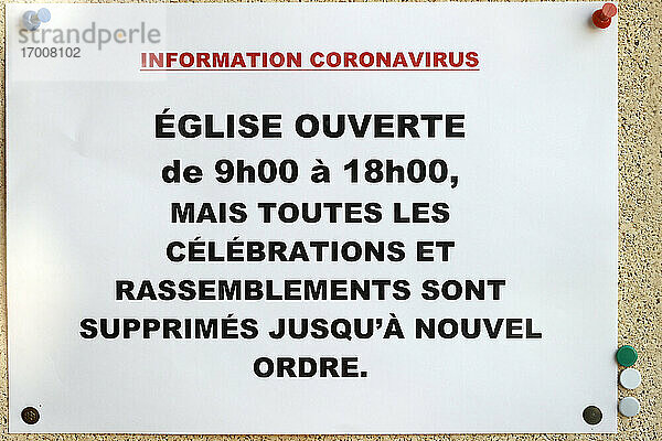 Coronavirus-Epidemie (Covid-19). Abgeschlossen. Kirche geöffnet  aber ohne Feier. Megeve. Frankreich.