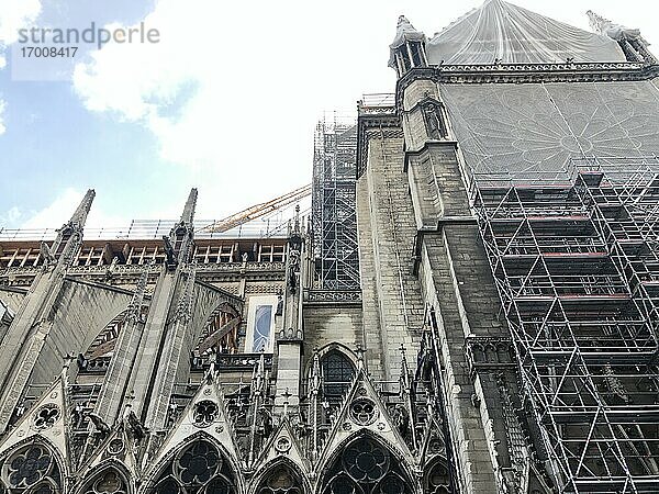 Notre-Dame de Paris  nach dem Brand von 2019  während der Restaurierung des Holzrahmens.