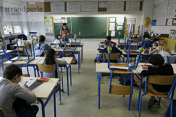 Grundschule nach dem Einschluss in Montrouge  Frankreich.