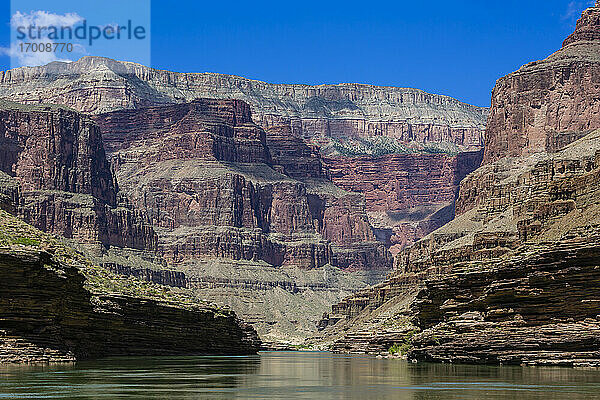 Floating down the Colorado River  Grand Canyon National Park  UNESCO-Weltkulturerbe  Arizona  Vereinigte Staaten von Amerika  Nordamerika