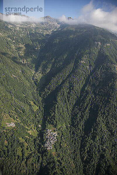 Schweiz  Monte Rosa  Grüne Berglandschaft