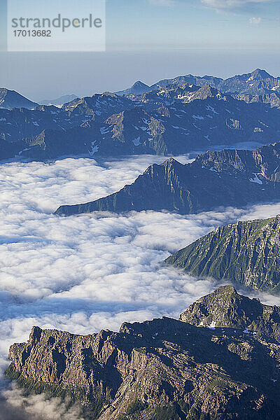 Schweiz  Monte Rosa  Berglandschaft und Wolken