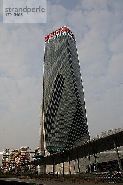 Europa  Italien  Lombardei  Mailand - Stadtleben  Stadtteil Tre Torri  Lo Storto Palace: Generali Tower (Architektin Zaha Hadid)