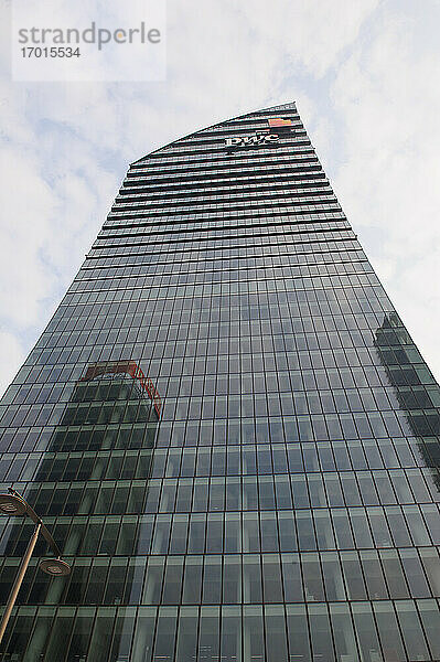 Europa  Italien  Lombardei  Mailand - Stadtleben  Stadtteil Tre Torri  Il Curvo: PWC-Turm (Arch. Daniel Libeskind)