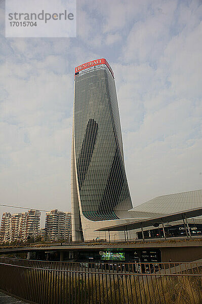 Europa  Italien  Lombardei  Mailand - Stadtleben  Stadtteil Tre Torri  Lo Storto Palace: Generali Tower (Architektin Zaha Hadid)