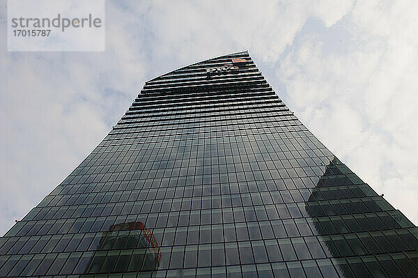 Europa  Italien  Lombardei  Mailand - Stadtleben  Stadtteil Tre Torri  Il Curvo: PWC-Turm (Arch. Daniel Libeskind)