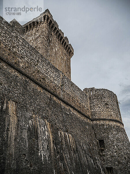 Schloss Piccolomini  Festung  Fucino-Ebene  Ortucchio  Abruzzen  Italien