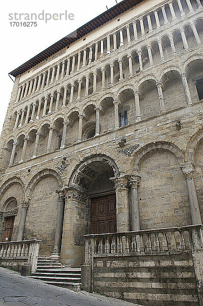 Italien  Toskana  Arezzo  Kirche Pieve di Santa Maria  in romanischen Fassadenbögen aus dem 12.