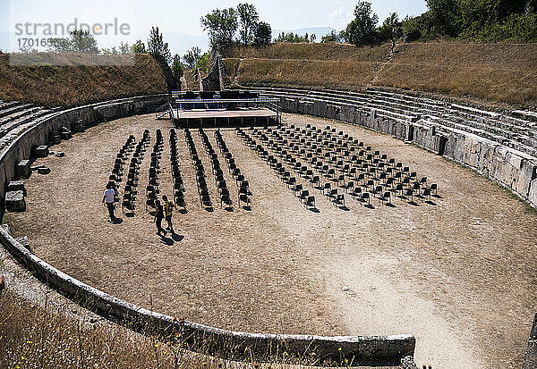 Römisches Amphitheater  archäologische Stätte von Alba Fucens  Massa d'Albe  Abruzzen  Italien