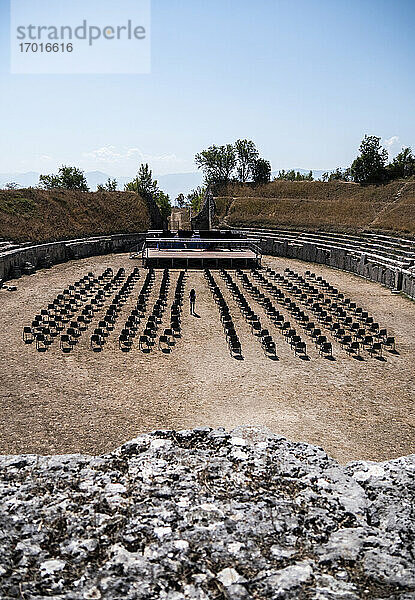 Römisches Amphitheater  archäologische Stätte von Alba Fucens  Massa d'Albe  Abruzzen  Italien