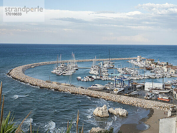 Der touristische Hafen von Rodi Garganico  Halbinsel Gargano  Apulien  Italien