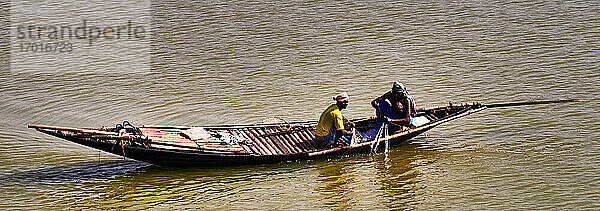 Gebiet Kalna  Westbengalen  Indien. Luftaufnahme über Fischer im Fluss Hooghly  einem Teil des Ganges.