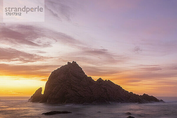 Sugarloaf Rock bei stimmungsvollem Sonnenuntergang  Cape Naturaliste  Australien