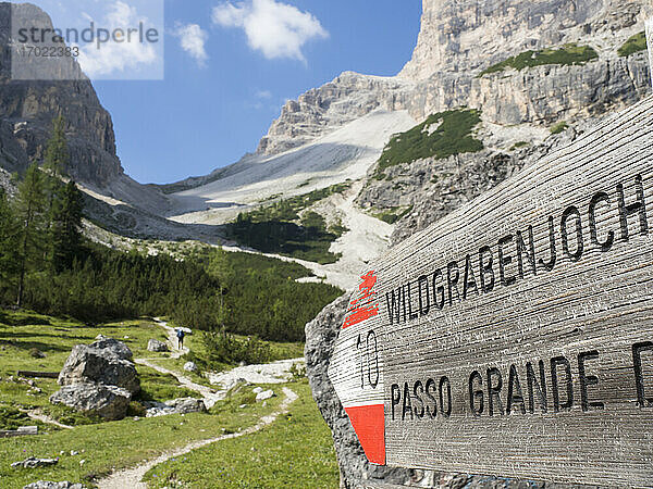 Wegweiser in den Sextner Dolomiten