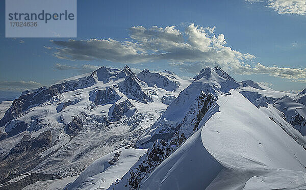 Frankreich  Haute Savoie  Chamonix  Mont Blanc  Rochefort Grat  Schneebedeckte Berge im Winter
