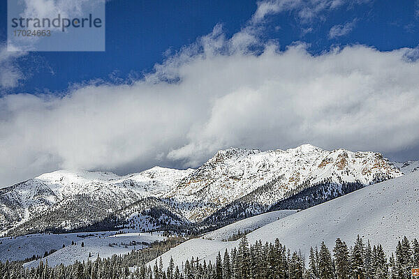 USA  Idaho  Sun Valley  Landschaft mit Boulder Mountains im Winter