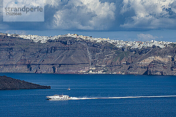 Panoramablick auf die Caldera von Santorin  Santorin  Kykladen  Griechische Inseln  Griechenland  Europa