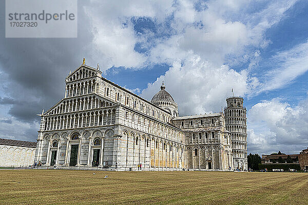 Piazza del Duomo mit Dom und Schiefem Turm  UNESCO-Weltkulturerbe  Pisa  Toskana  Italien  Europa