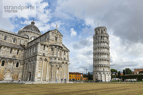 Piazza del Duomo mit Dom und Schiefem Turm  UNESCO-Weltkulturerbe  Pisa  Toskana  Italien  Europa
