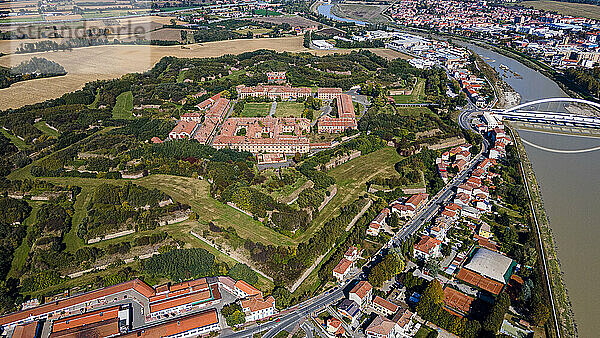 Luftaufnahme der sternförmigen Zitadelle von Alessandria  Alessandria  Piemont  Italien  Europa