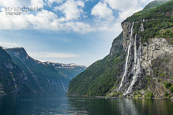 Wasserfall im Geirangerfjord  UNESCO-Welterbe  Sunnmore  Norwegen  Skandinavien  Europa