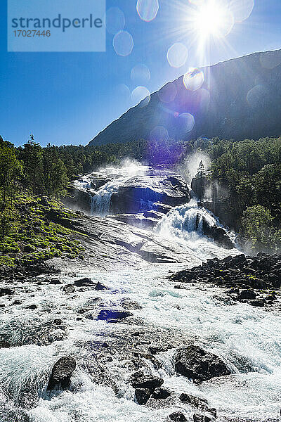 Wasserfall Tveitafossen  Kinsarvik  Vestland  Norwegen  Skandinavien  Europa