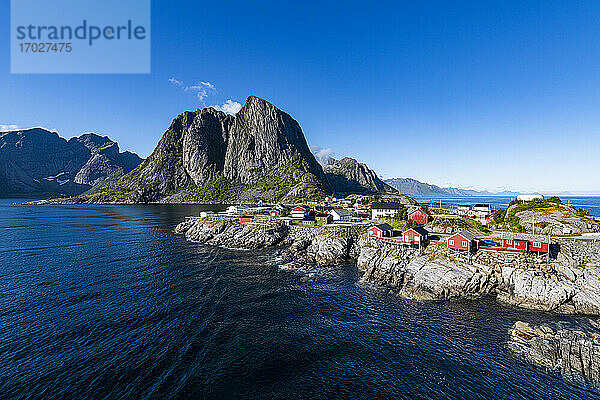 Der Hafen von Reine  Lofoten  Nordland  Norwegen  Skandinavien  Europa