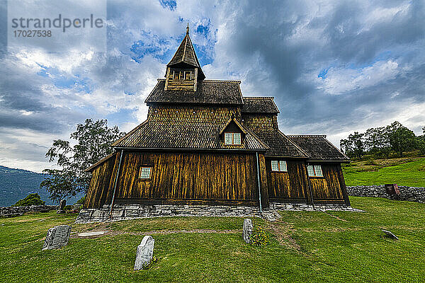 Urnes Stabkirche  UNESCO-Weltkulturerbe  Lustrafjorden  Norwegen  Skandinavien  Europa