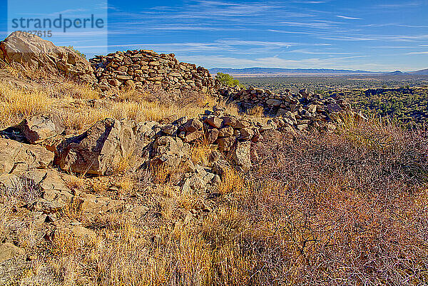 Alte indianische Ruinen in der Nähe von Granite Mountain im Prescott National Forest  Arizona  Vereinigte Staaten von Amerika  Nord-Amerika