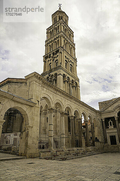 Glockenturm des Heiligen Domnius in der historischen Altstadt  UNESCO-Weltkulturerbe  Split  Kroatien  Europa