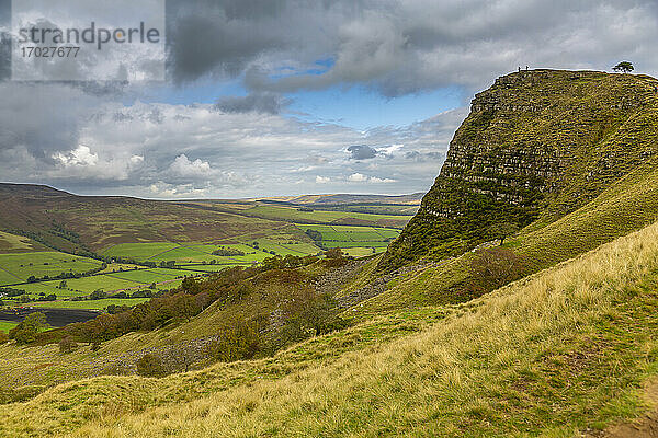 Blick auf Back Tor und Vale of Edale  Derbyshire Peak District  Derbyshire  England  Vereinigtes Königreich  Europa