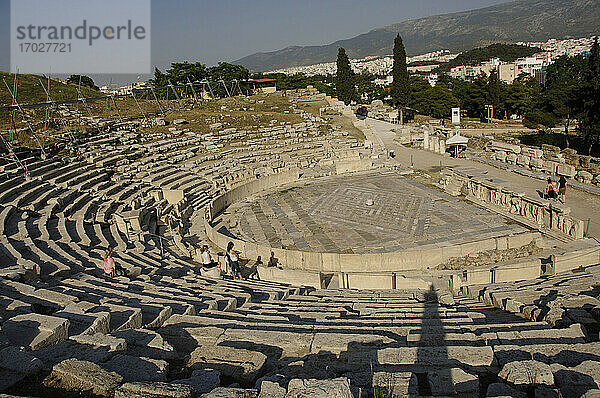 Griechenland  Athen. Theater des Dionysos. Panoramablick auf das Orchester  Boden aus buntem Marmor  5. Jahrhundert v. Chr.