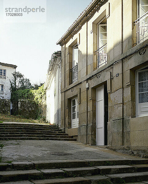 Spanien. Galicien. Provinz A Coruña. Muros. Blick auf die Rua Igrexa (Kirchenstraße).