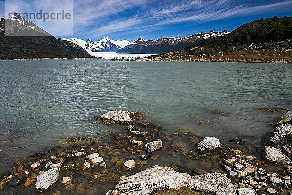Schöne argentinische Landschaft  die den Perito-Moreno-Gletscher zeigt  der sich aus dem Lago Argentino erhebt  einem See im Nationalpark Los Glaciares  Patagonien  Argentinien