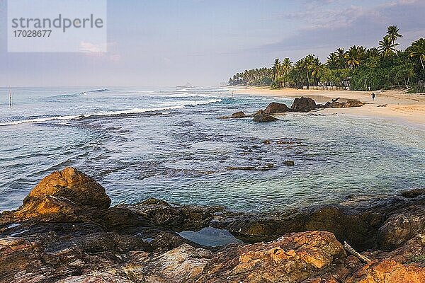 Midigama Beach  in der Nähe von Weligama an der Südküste Sri Lankas  Asien