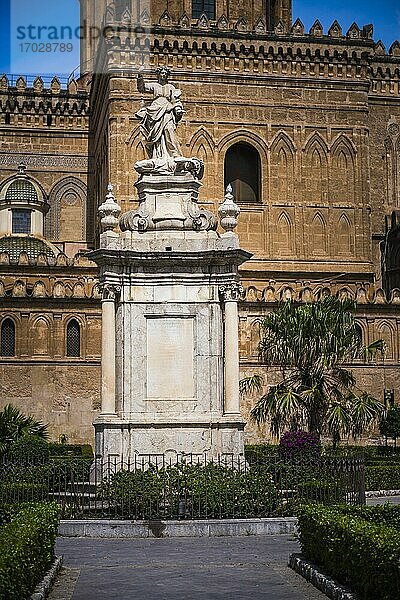 Palermo Kathedrale (Duomo di Palermo)  Statue von Santa Rosalia  Sizilien  Italien  Europa. Dies ist ein Foto der Statue der Santa Rosalia im Dom zu Palermo (Duomo di Palermo)  Sizilien  Italien  Europa.